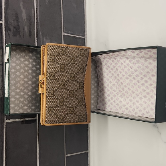 Gucci Vintage Kisslock Wallet EUC, COA - Picture 12 of 14